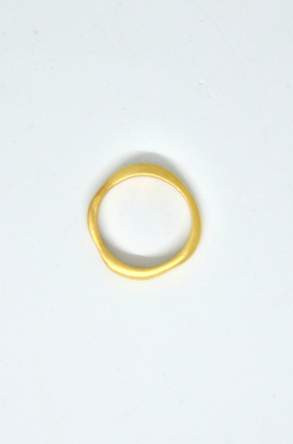 ANILLO IRREGULAR FINO MATE