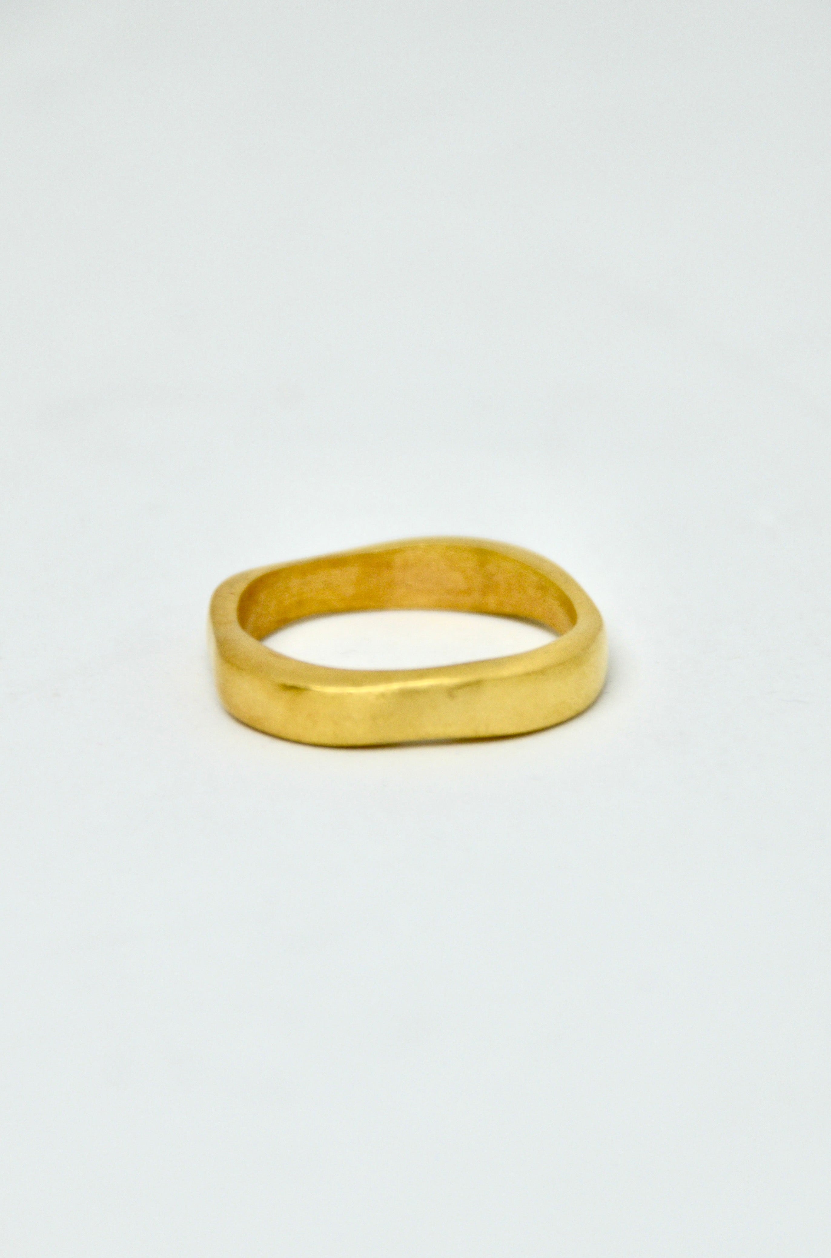 ANILLO IRREGULAR FINO MATE
