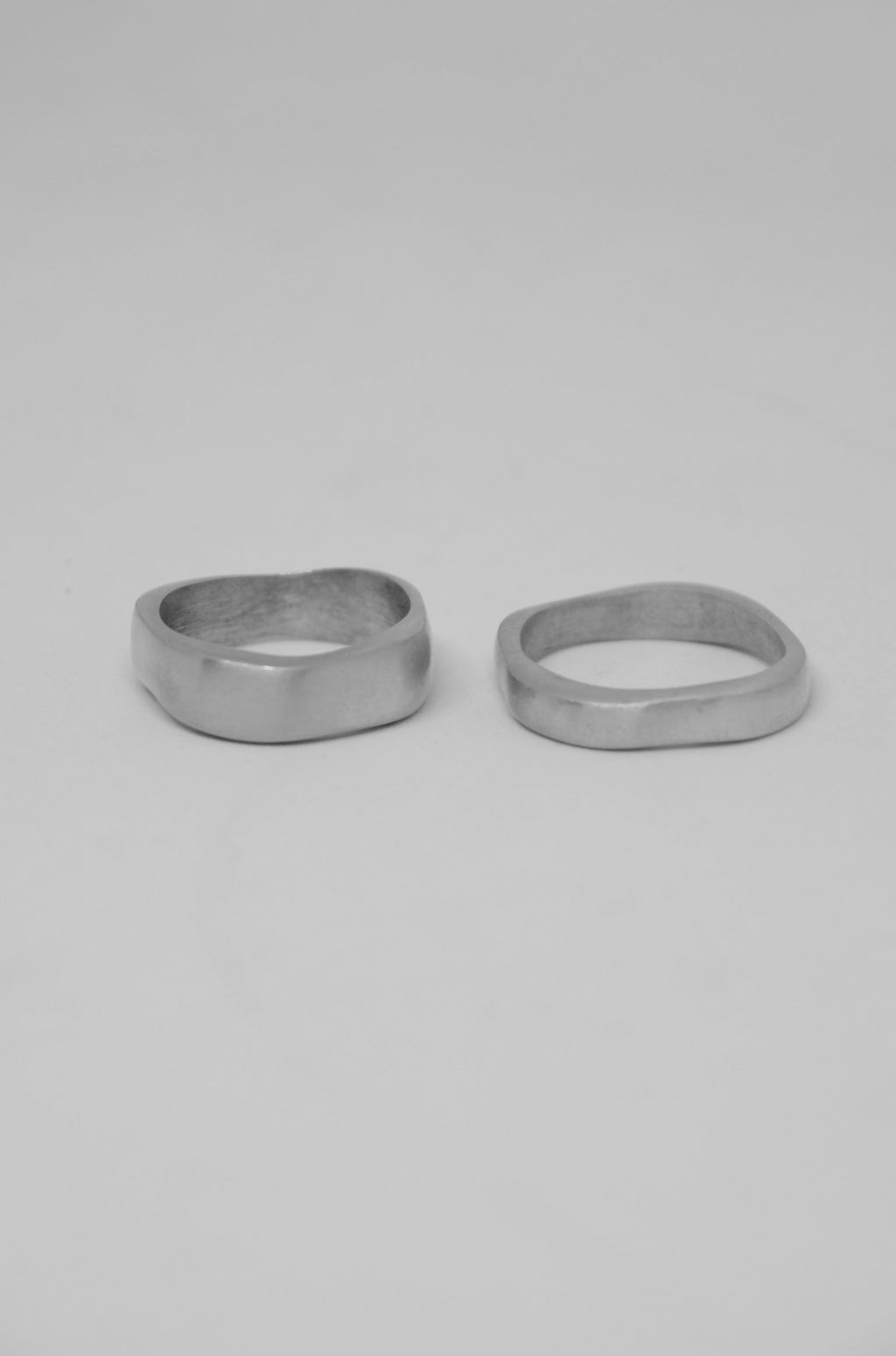 ANILLO IRREGULAR FINO MATE