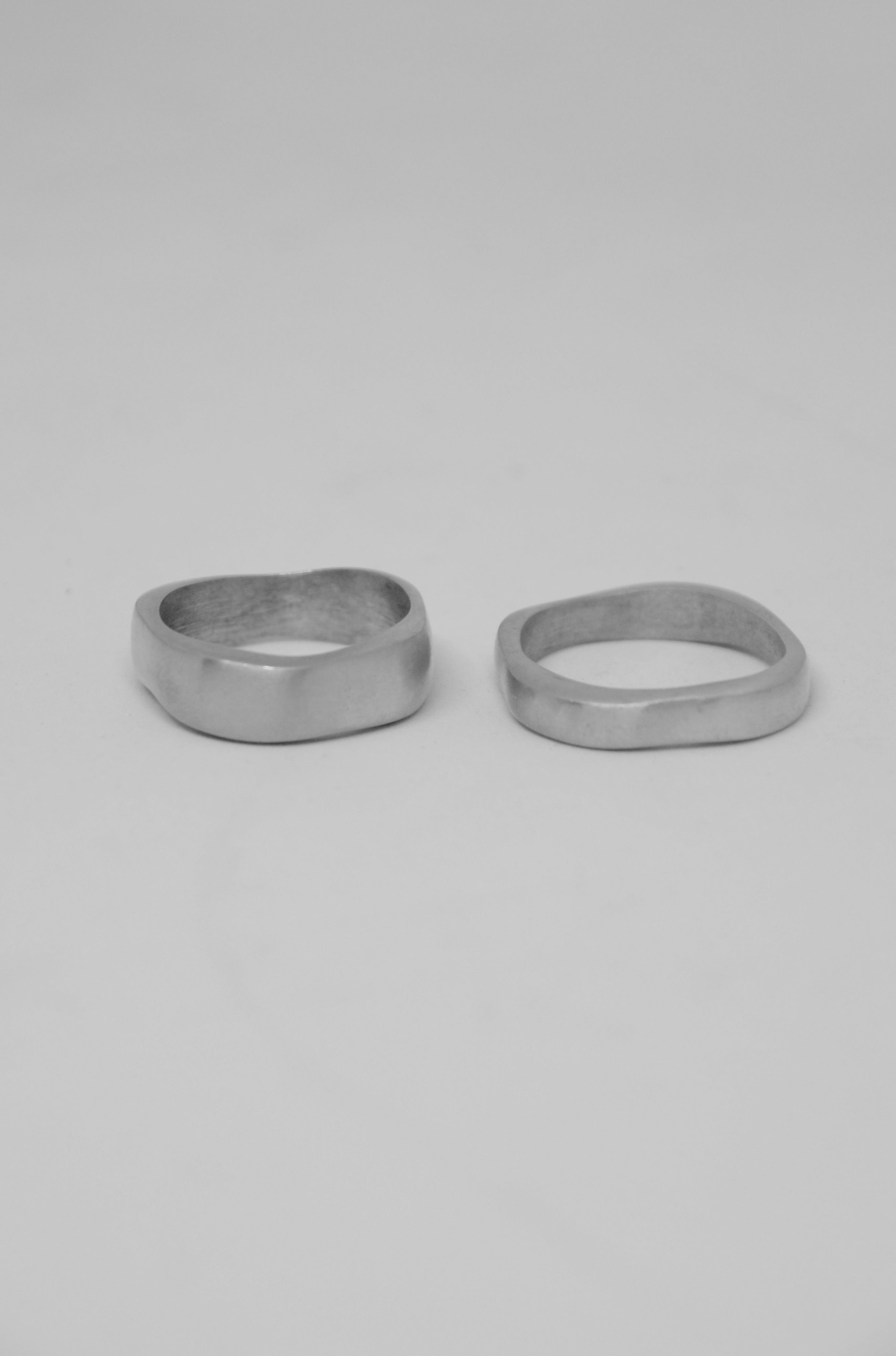 ANILLO IRREGULAR FINO MATE