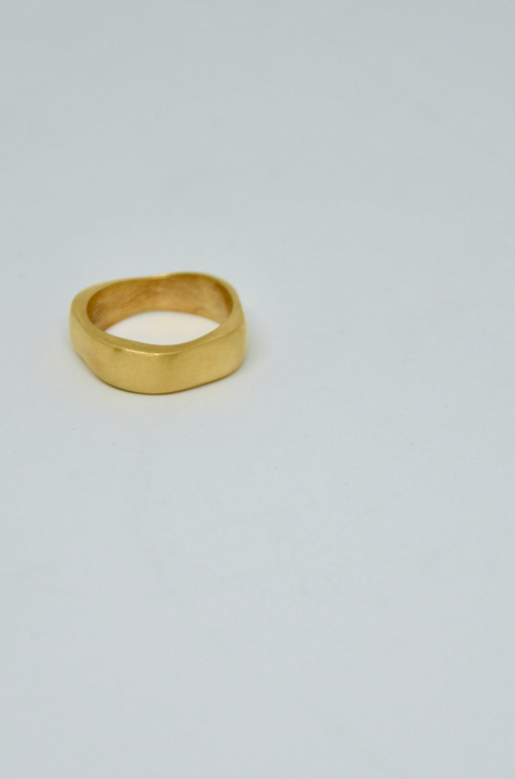 ANILLO IRREGULAR GRUESO MATE