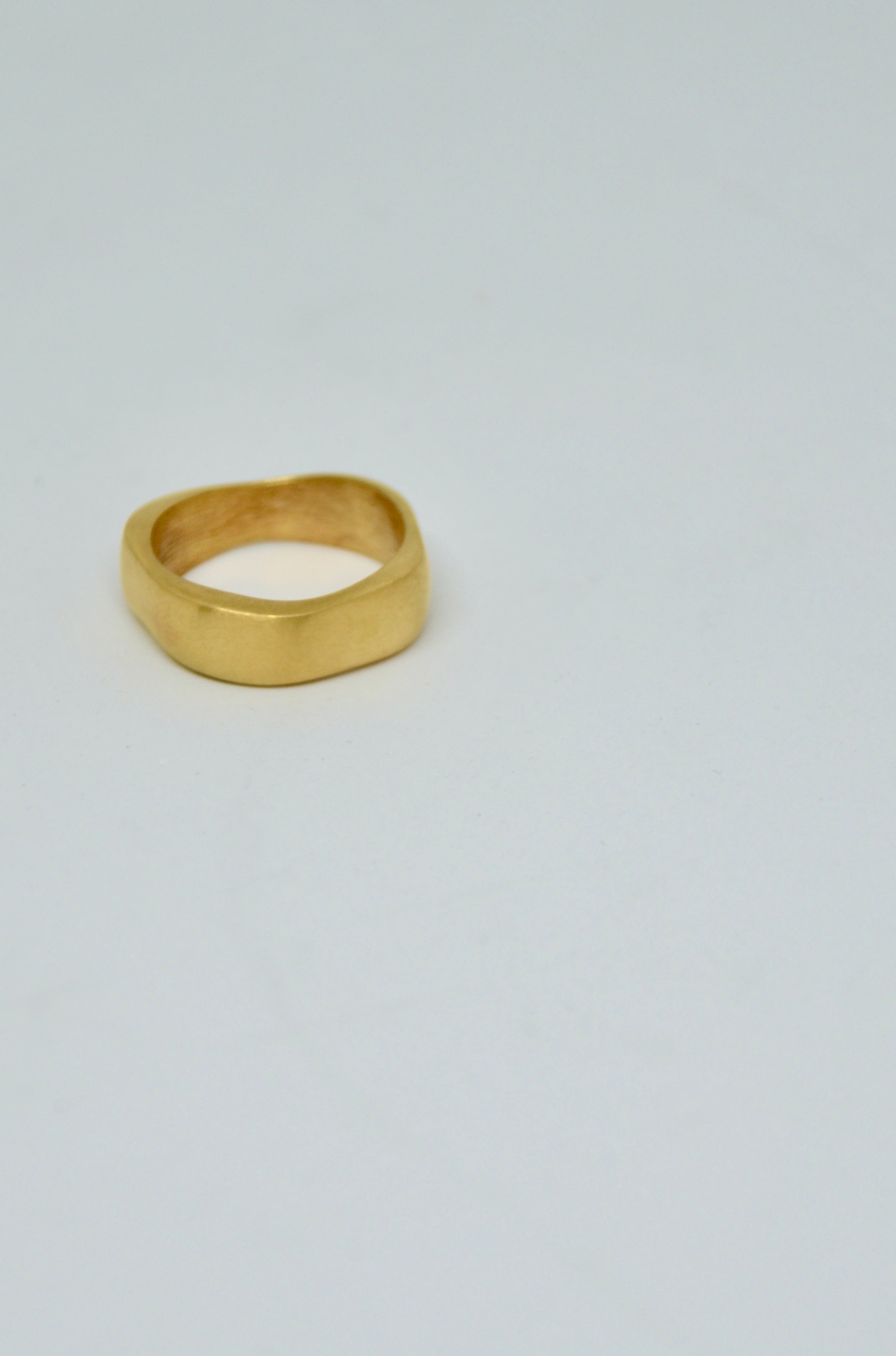 ANILLO IRREGULAR GRUESO MATE